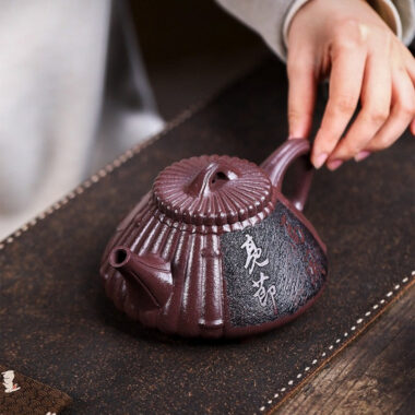 Full Handmade Yixing Zisha Teapot [Gao Feng Liang Jie] (30 Mu Zi Ni – 530ml)