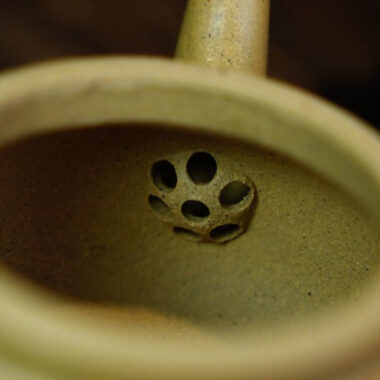 Full Handmade Yixing Zisha Teapot [Dabin Ruyi] (Bensan Lu Ni  – 200ml)