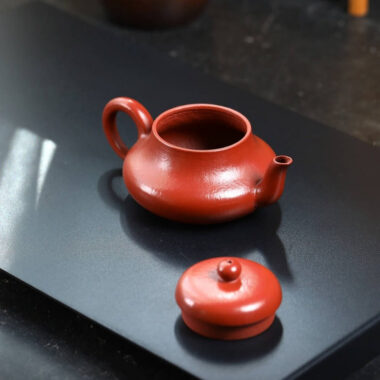 Full Handmade Yixing Zisha Teapot [Junde Pot] (Xiao Meiyao Zhu Ni – 180ml)