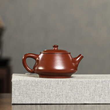 Full Handmade Yixing Zisha Teapot [Gao Piao Pot] (Zi Zhu Ni – 160ml)