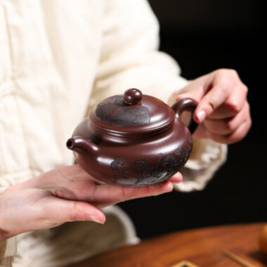 Yixing Zisha Teapot [Eight Horses Fanggu] (Zi Zhu Ni – 250ml)