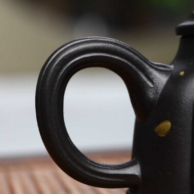 Full Handmade Yixing Zisha Teapot [Golden Half Moon Pot] (Shi Huang – 280ml)