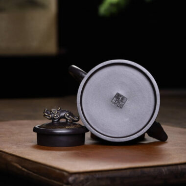 Full Handmade Yixing Zisha Teapot [Long Quan Pot] (Shi Huang – 350ml)