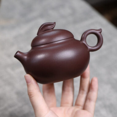 Full Handmade Yixing Zisha Teapot [Listening] (Zi Ni – 200ml)