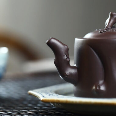 Full Handmade Yixing Zisha Teapot [Grape Stump Pot] (Lao Zi Ni – 180ml)