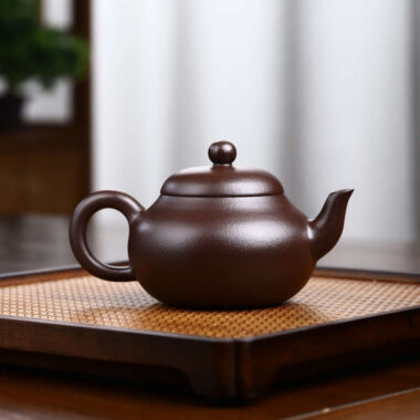 Full Handmade Yixing Zisha Teapot [Pear Pot] (Lao Zi Ni – 200ml)