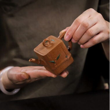 Full Handmade Yixing Zisha Teapot [Zhu Yun Sifang] (Jin Jiang Po Ni – 100ml)