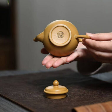 Yixing Zisha Teapot [Mini Xiao Ying Pot] (Huangjin Zhu Ni – 110ml)