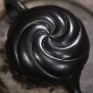 Full Handmade Yixing Zisha Teapot [Carp Dragon Pot] (Hei Ni – 170ml)