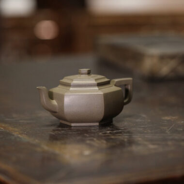 Full Handmade Yixing Zisha Teapot [Liufang Xue Hua Pot] (Qing Duan Ni – 170ml)