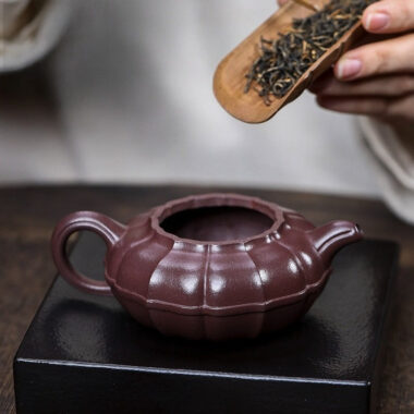 Full Handmade Yixing Zisha Teapot [Qing Yuan] (Zi Ni – 200ml)