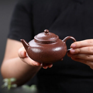 Full Handmade Yixing Zisha Teapot [Shui Ping Tripod] (Tao Hua Ni – 210ml)