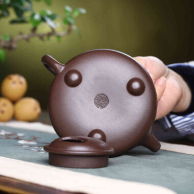 Full Handmade Yixing Zisha Teapot [Niu Gai Shi Piao Pot] (Lao Zi Ni – 260ml)
