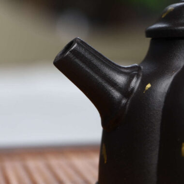 Full Handmade Yixing Zisha Teapot [Golden Half Moon Pot] (Shi Huang – 280ml)