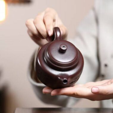 Yixing Zisha Teapot [Shanshui Dezhong] (Gu Hong Ni – 200ml)