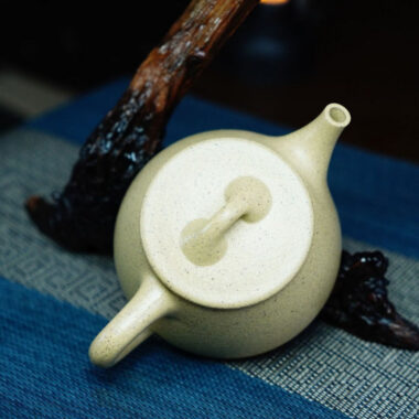 Full Handmade Yixing Zisha Teapot [Gao Shi Piao Pot] (Benson Lu Ni – 190ml)