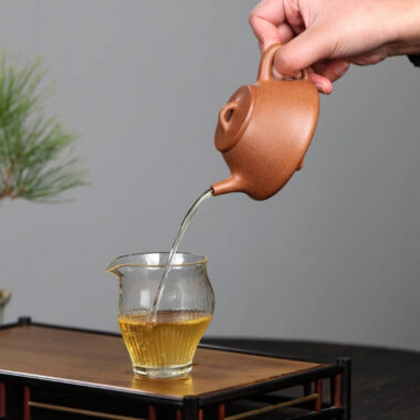 Full Handmade Yixing Zisha Teapot [Ziye Shi Piao Pot] (Jiang Po Ni – 220ml)