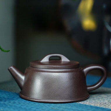 Full Handmade Yixing Zisha Teapot [Yu Zhao Pot] (Lao Zi Ni – 170ml)