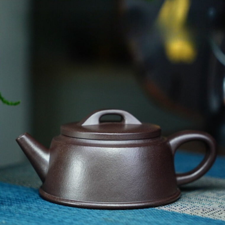 Full Handmade Yixing Zisha Teapot [Yu Zhao Pot] (Lao Zi Ni – 170ml)