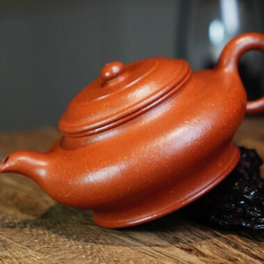 Full Handmade Yixing Zisha Teapot [Xu Bian Pot] (Jiang Po Ni – 210ml)