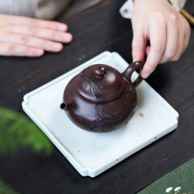 Yixing Zisha Teapot [Bao Chun Rong Tian] (100 Mu Zi Ni – 260ml)