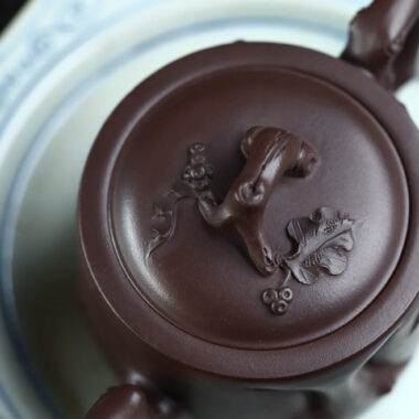 Full Handmade Yixing Zisha Teapot [Grape Stump Pot] (Lao Zi Ni – 180ml)