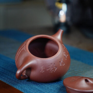 Full Handmade Yixing Zisha Teapot [Jingzhou Shi Piao Pot – Qingfeng Zhu Ying] (Zi Ni – 260ml)