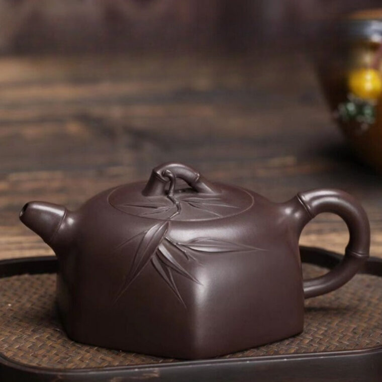 Full Handmade Yixing Zisha Teapot [Yue Xia Xiaoxiang Pot] (Lao Zi Ni – 260ml)