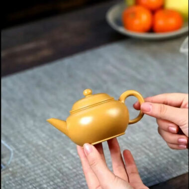 Yixing Zisha Teapot [Mini Shui Ping Pot] (Huangjin Zhu Ni – 120ml)