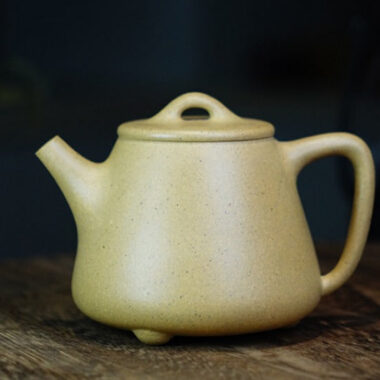Full Handmade Yixing Zisha Teapot [Gao Shi Piao Pot] (Bensan Lu Ni – 210ml)