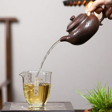 Yixing Zisha Teapot [Frangrant Fanggu] (Zi Ni – 260ml)