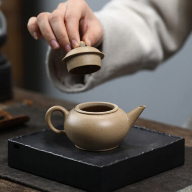 Yixing Zisha Teapot [Shui Ping] (Bensan Lu Ni – 150ml)