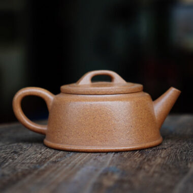 Full Handmade Yixing Zisha Teapot [Yu Zhao Pot] (Wucai Lao Duan Ni – 170ml)