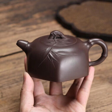 Full Handmade Yixing Zisha Teapot [Yue Xia Xiaoxiang Pot] (Lao Zi Ni – 260ml)