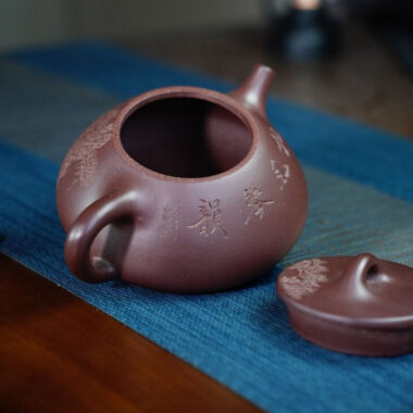 Full Handmade Yixing Zisha Teapot [Jingzhou Shi Piao Pot – Song Feng Qin Yun] (Zi Ni – 300ml)