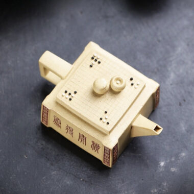 Full Handmade Yixing Zisha Teapot [Qikai Desheng] (Bensan Lu Ni – 145ml)