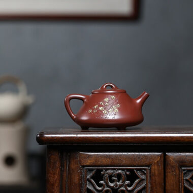 Yixing Zisha Teapot [Plum Blossom Ziye Shi Piao] (Hong Pi Long – 270ml)