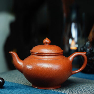 Full Handmade Yixing Zisha Teapot [Xiao Ying Pot] Plain Smooth (Li Pi Zhu Ni – 230ml)