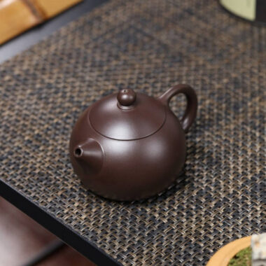 Full Handmade Yixing Zisha Teapot [Xishi Pot] (Lao Zi Ni – 200ml)