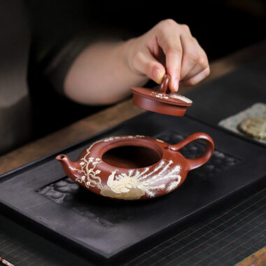Full Handmade Yixing Zisha Teapot [Beautiful Feather] (Zi Ni – 230ml)