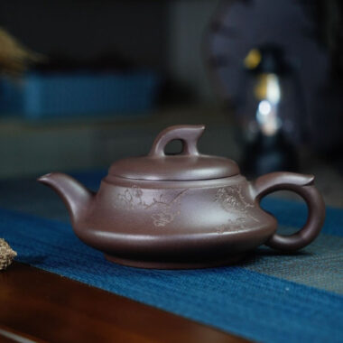 Full Handmade Yixing Zisha Teapot [Smooth & Fine Pot] (Zi Ni – 350ml)