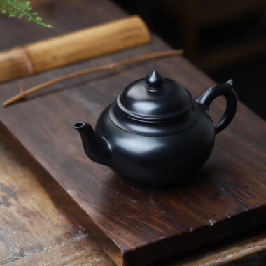 Full Handmade Yixing Zisha Teapot [Xiao Ying Pot] (Hei Ni – 280ml)