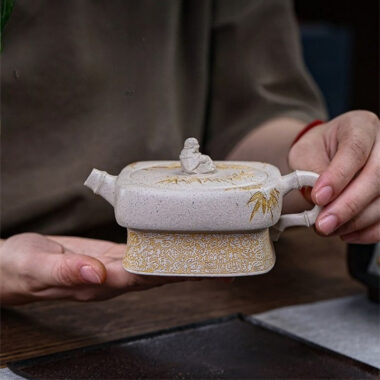 Full Handmade Yixing Zisha Teapot [Enjoy] (Bai Duan Ni – 280ml)