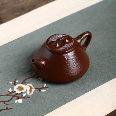 Full Handmade Yixing Zisha Teapot [Ziye Shi Piao Pot] (Lao Zi Ni – 200ml)