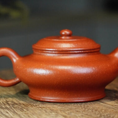 Full Handmade Yixing Zisha Teapot [Xu Bian Pot] (Jiang Po Ni – 210ml)