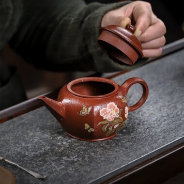 Full Handmade Yixing Zisha Teapot [Hua Ban Cha Xiang] (Hong Jiang Po Ni – 240ml)