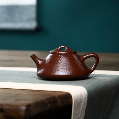 Full Handmade Yixing Zisha Teapot [Ziye Shi Piao Pot] (Lao Zi Ni – 200ml)