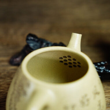 Full Handmade Yixing Zisha Teapot [Gao Shi Piao Pot] (Benson Lu Ni – 200ml)