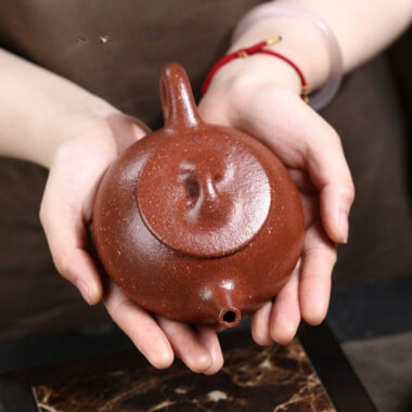 Full Handmade Yixing Zisha Teapot [Jingzhou Shi Piao] (Tao Hua Ni – 300ml)