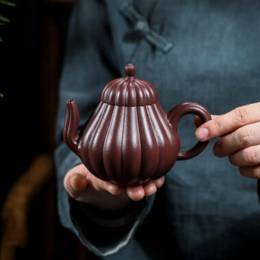 Full Handmade Yixing Zisha Teapot [Han Qing] (Zi Ni – 260ml)